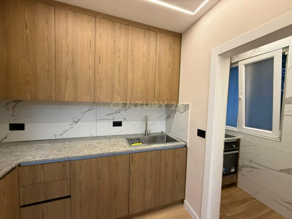 Tirane, jepet me qera apartament 2+1 Kati 1, 78 m² 599 €