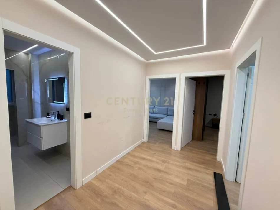 Tirane, jepet me qera apartament 2+1 Kati 1, 78 m² 599 €