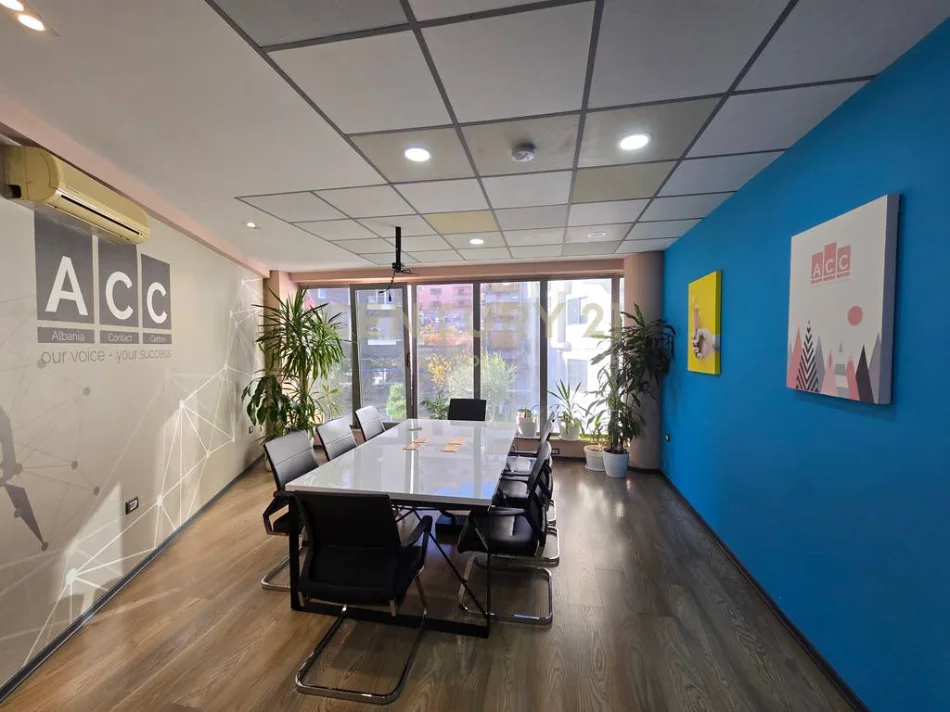 Tirane, jepet me qera zyre Kati 1, 305 m² 3.400 € 