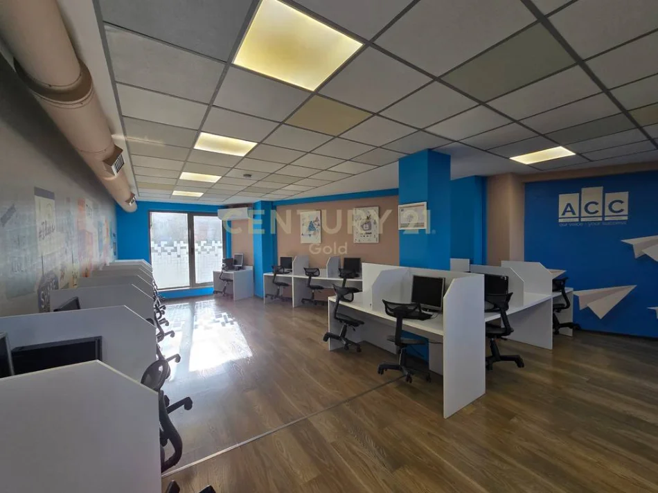 Tirane, jepet me qera zyre Kati 1, 305 m² 3.400 € 