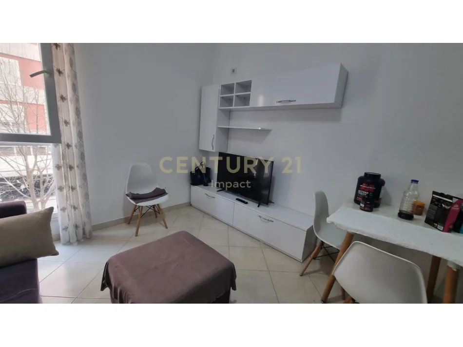 Tirane, jepet me qera apartament 1+1 Kati 1, 50 m² 450 € 