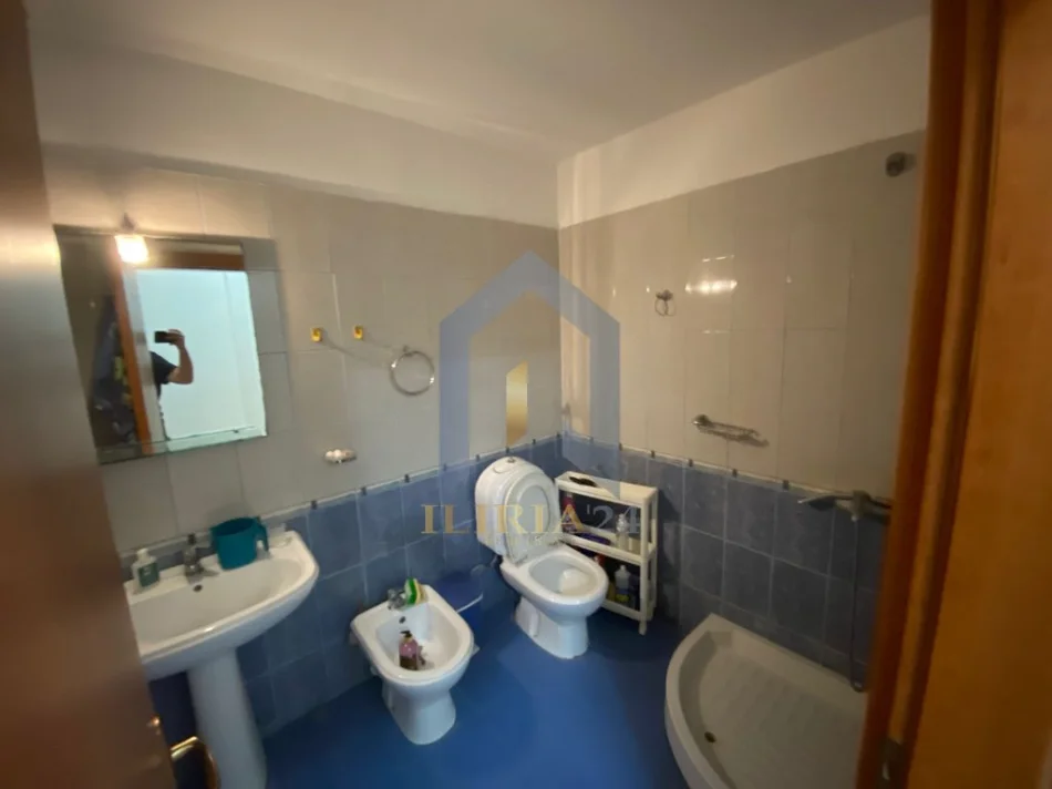 Tirane, jepet me qera apartament 1+1+Ballkon Kati 3, 65 m² 350 € (Apartament 1+1 me qira Fresk)