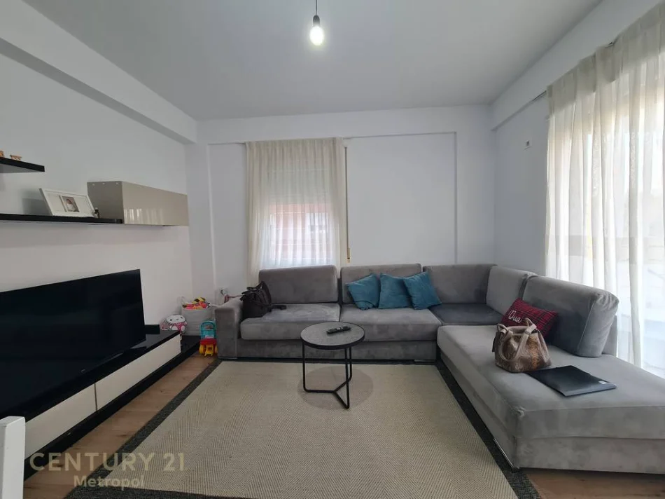 Tirane, shitet apartament 1+1 , 68 m² 107.000 € (pranë Xhamisë së Kopshtit Botanik)