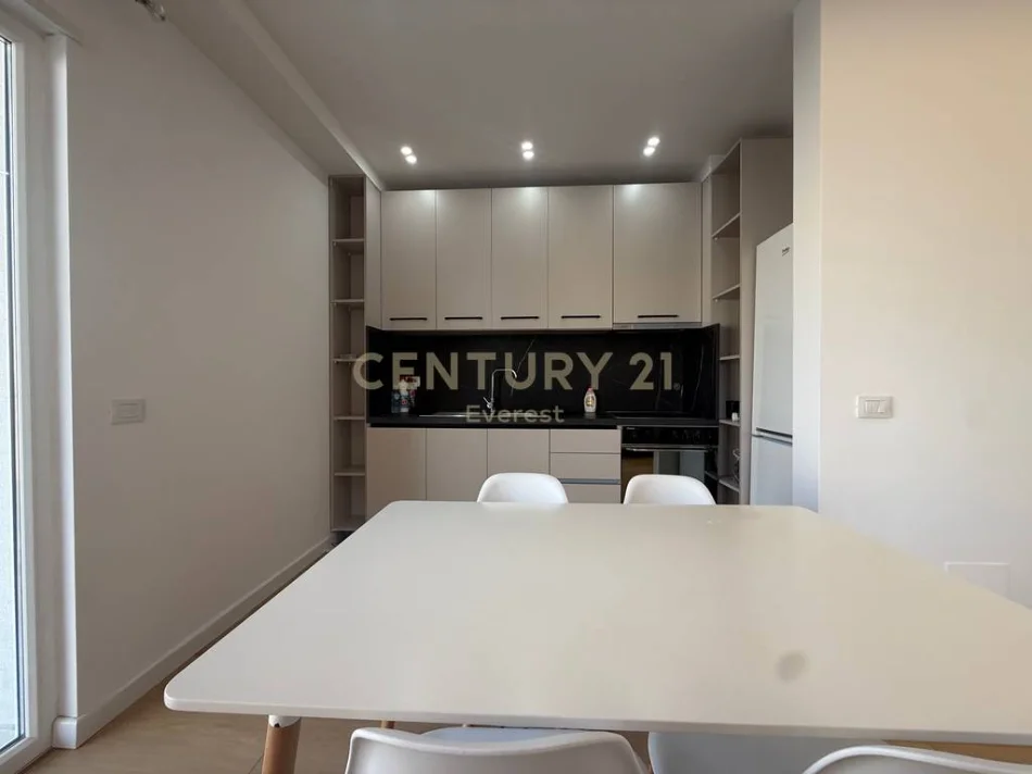 Tirane, shitet apartament 2+1 Kati 3, 91 m² 140.000 € (Univers City)