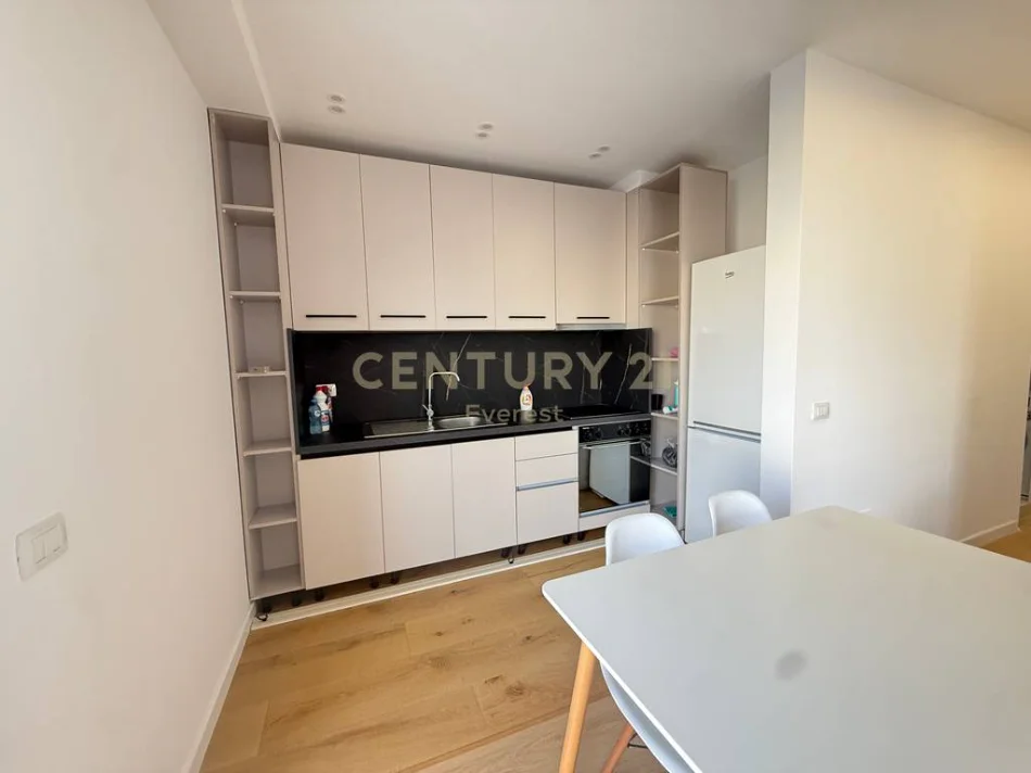 Tirane, shitet apartament 2+1 Kati 3, 91 m² 140.000 € (Univers City)