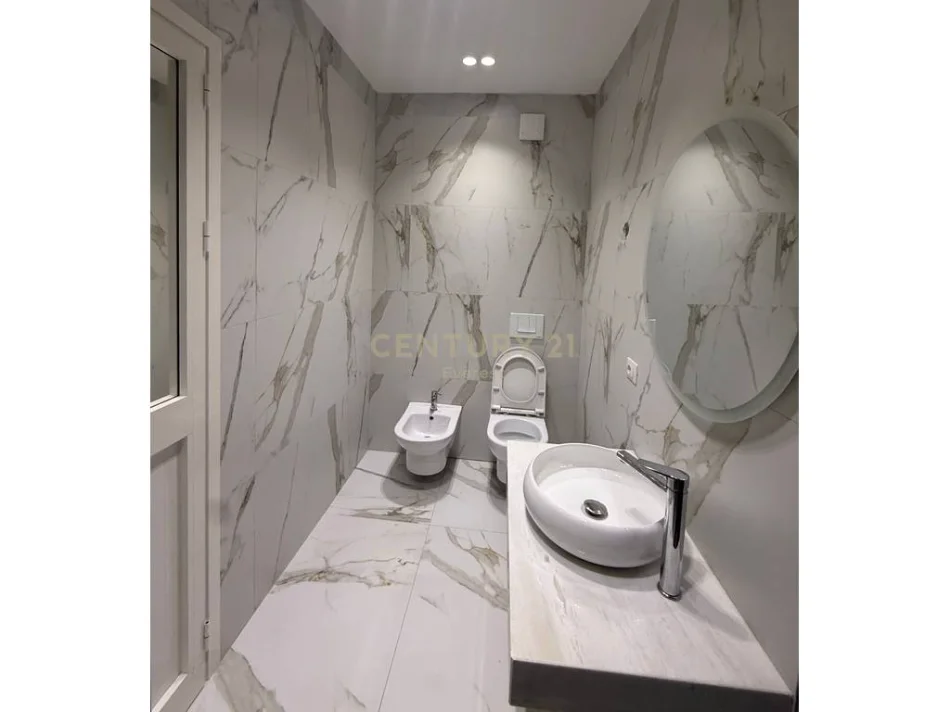 Tirane, shitet apartament 2+1 Kati 3, 91 m² 140.000 € (Univers City)