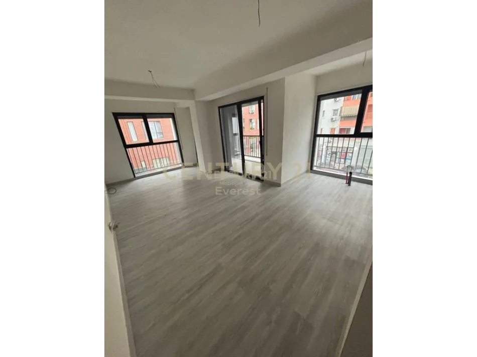 Tirane, shitet apartament 3+1+Ballkon Kati 1, 147 m² 264.000 € 