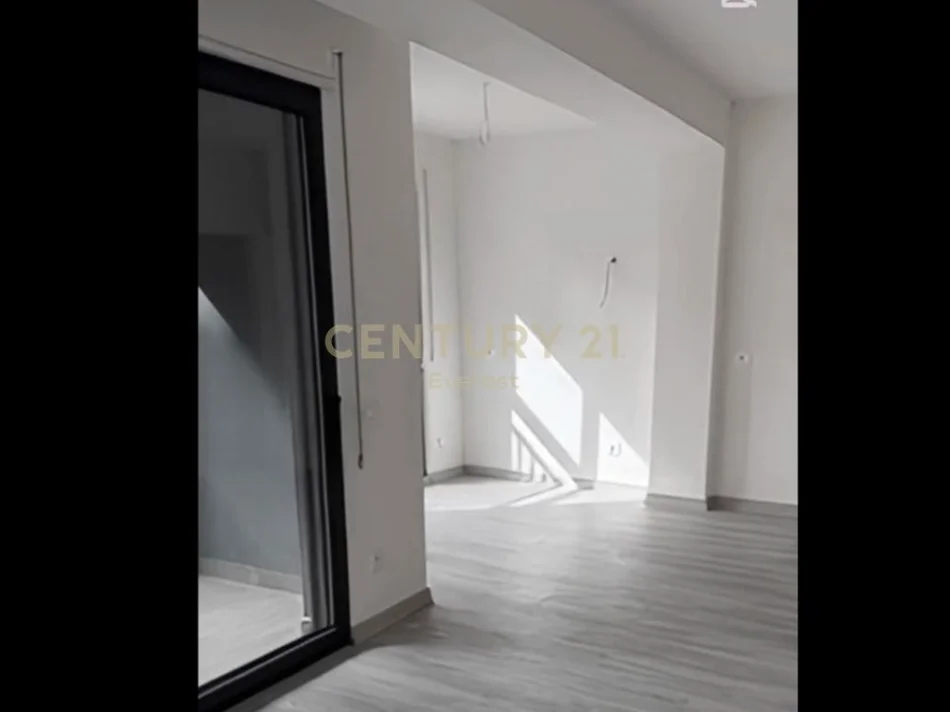 Tirane, shitet apartament 3+1+Ballkon Kati 2, 147 m² 264.600 € 