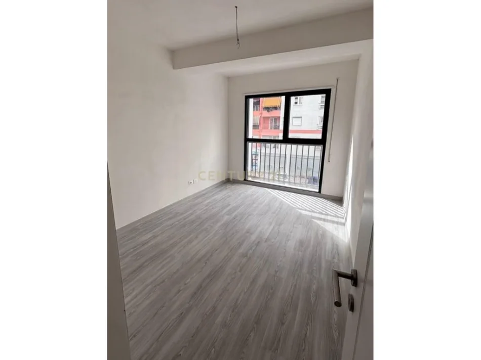 Tirane, shitet apartament 3+1+Ballkon Kati 1, 147 m² 264.000 € 