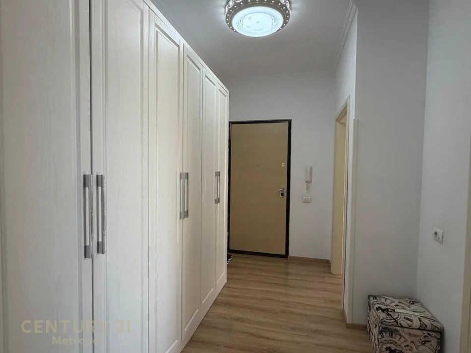 Tirane, shitet apartament 2+1+Ballkon Kati 2, 127 m² (liqeni i thate)