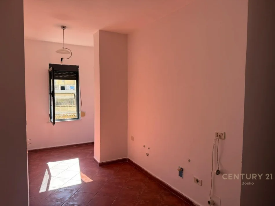 Tirane, shitet apartament 1+1 Kati 6, 61 m² 145.000 € (rruga him kolli)