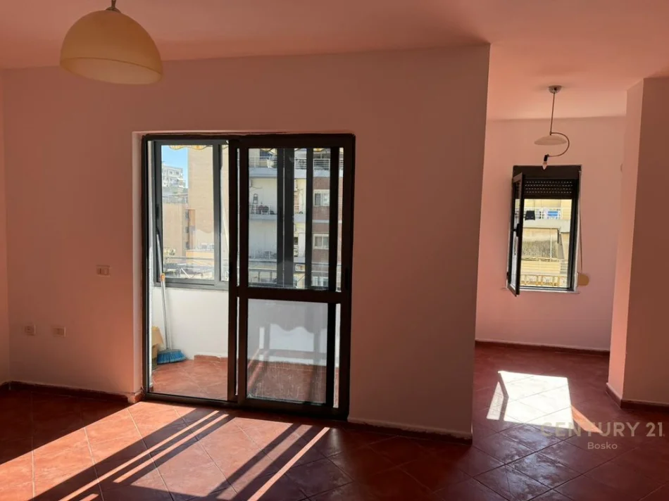 Tirane, shitet apartament 1+1 Kati 6, 61 m² 145.000 € (rruga him kolli)