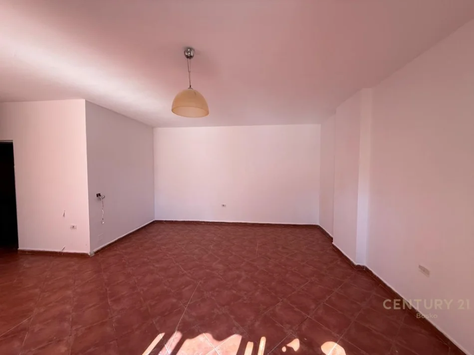 Tirane, shitet apartament 1+1 Kati 6, 61 m² 145.000 € (rruga him kolli)