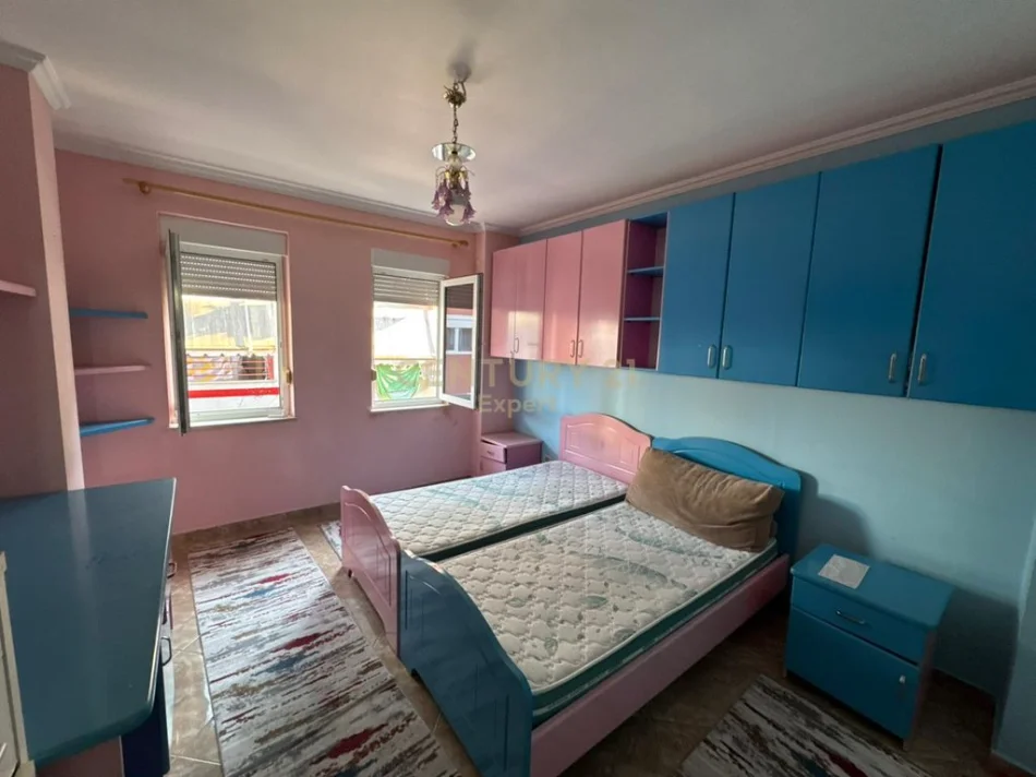 Tirane, shitet apartament 2+1+Ballkon Kati 3, 140 m² 250.000 € (Kompleksi Kolombo)