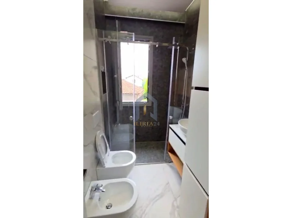 Tirane, shitet apartament 2+1+Aneks+Ballkon Kati 5, 96 m² 239.000 € (Apartament 2+1 per shitje ne "Kinostudio" Kompleksi Orion 4)