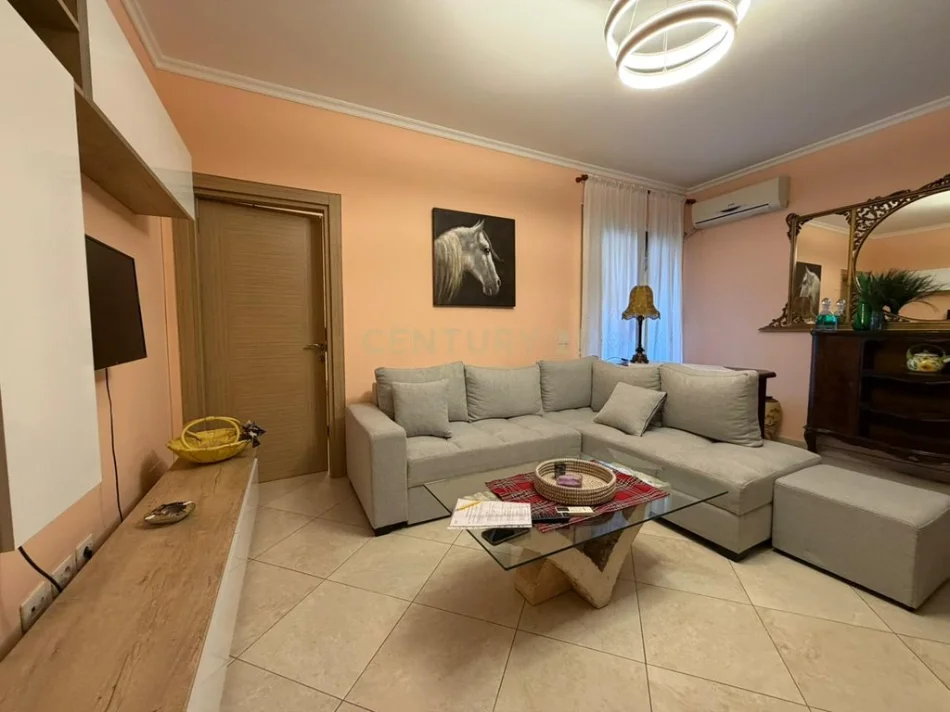 Tirane, jepet me qera apartament 1+1+Ballkon Kati 1, 80 m² 600 € (ministria e jashtme)