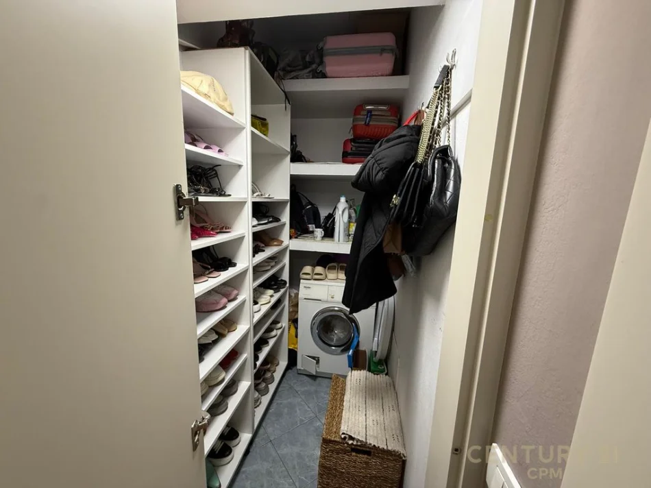 Tirane, jepet me qera apartament 2+1+Ballkon Kati 7, 120 m² 1.100 € (komuna e parisit)