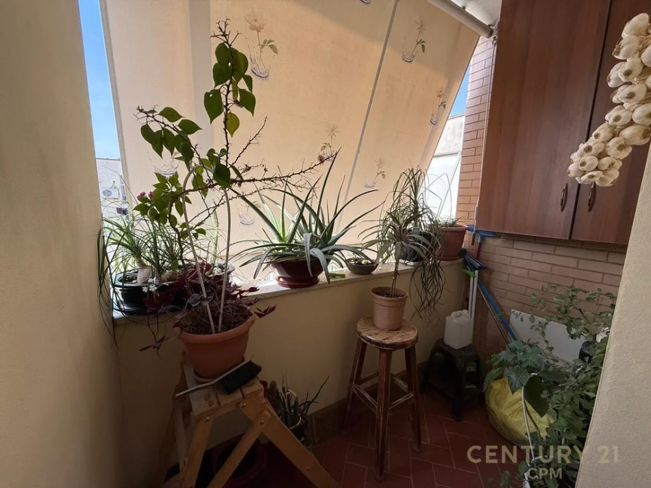 Tirane, jepet me qera apartament 2+1+Ballkon Kati 7, 120 m² 1.100 € (komuna e parisit)