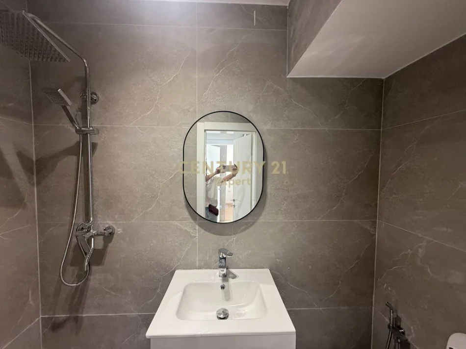 Tirane, jepet me qera apartament 1+1 Kati 5, 35 m² 450 € (muhamet gjollesha)