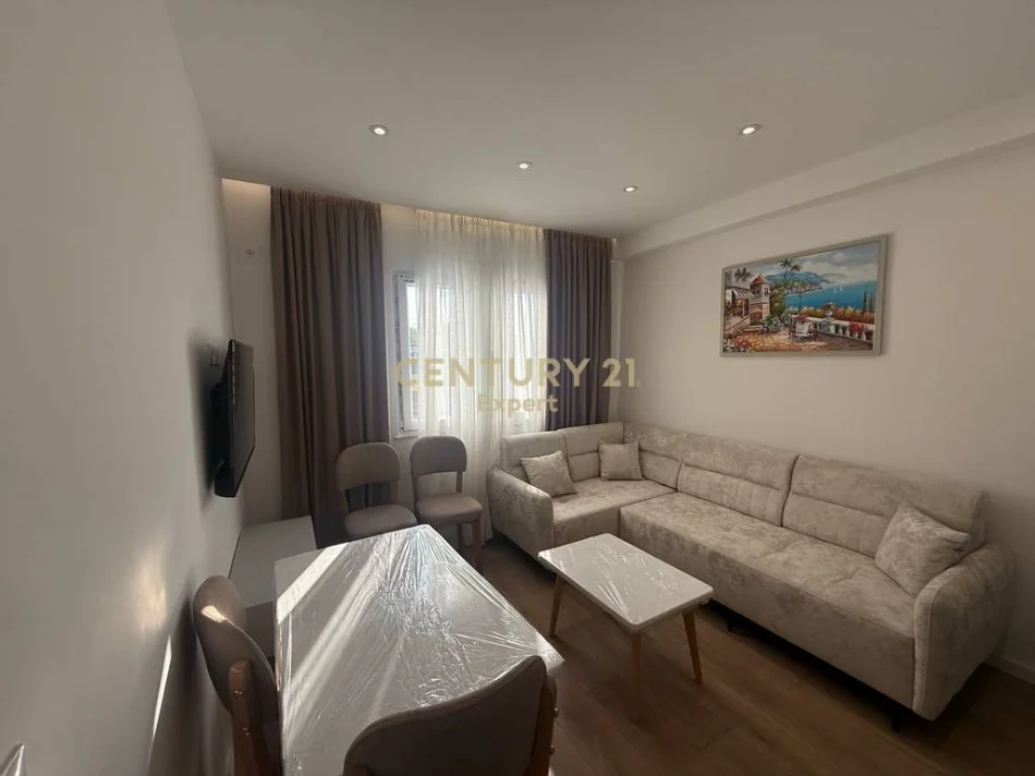 Tirane, jepet me qera apartament 1+1 Kati 5, 35 m² 450 € (muhamet gjollesha)