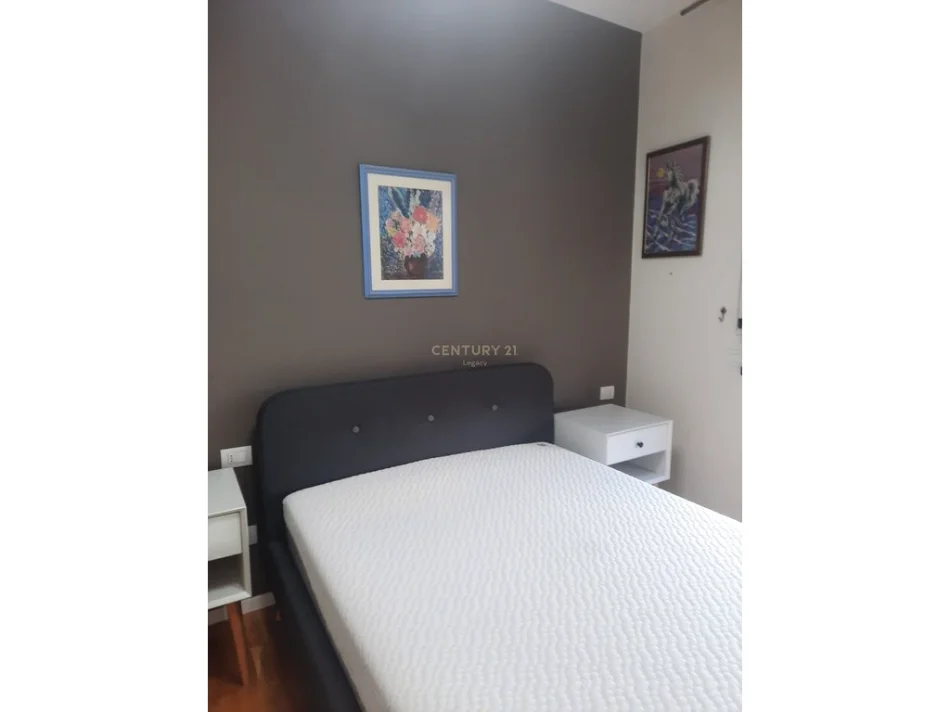 Tirane, jepet me qera apartament 1+1 Kati 5, 90 m² 1.000 € 