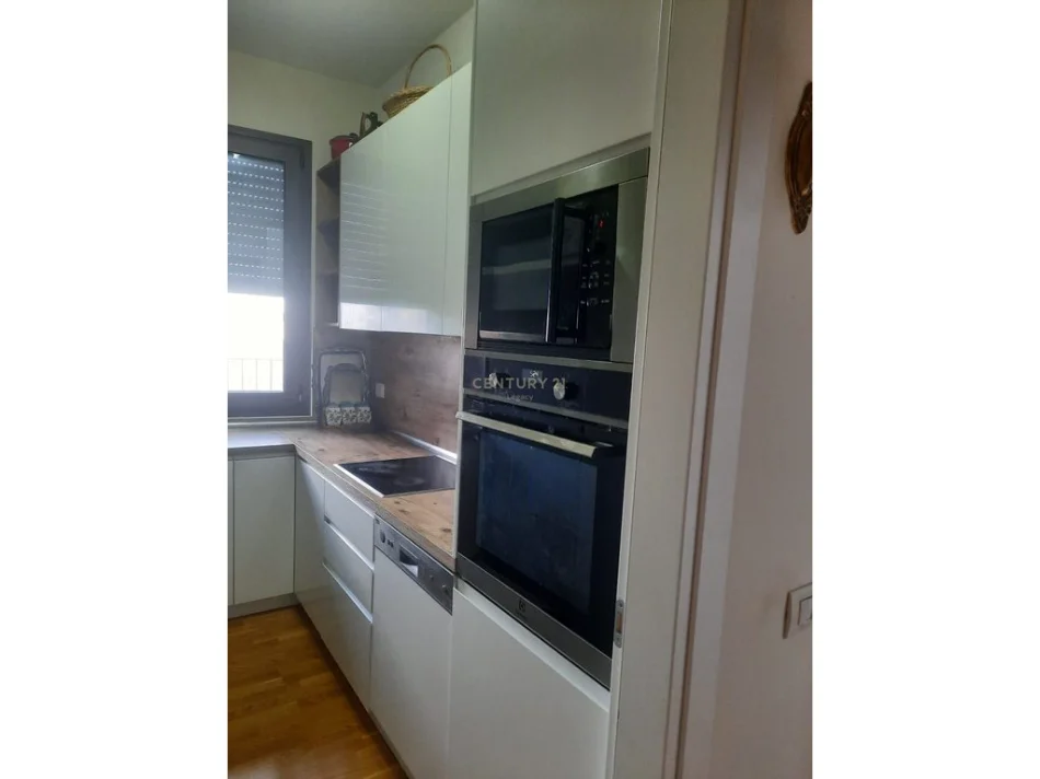 Tirane, jepet me qera apartament 1+1 Kati 5, 90 m² 1.000 € 