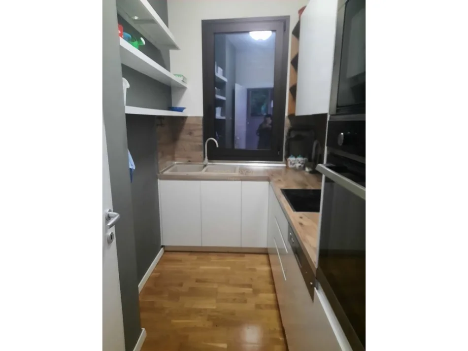 Tirane, jepet me qera apartament 1+1 Kati 5, 90 m² 1.000 € 