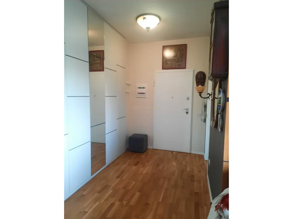Tirane, jepet me qera apartament 1+1 Kati 5, 90 m² 1.000 € 