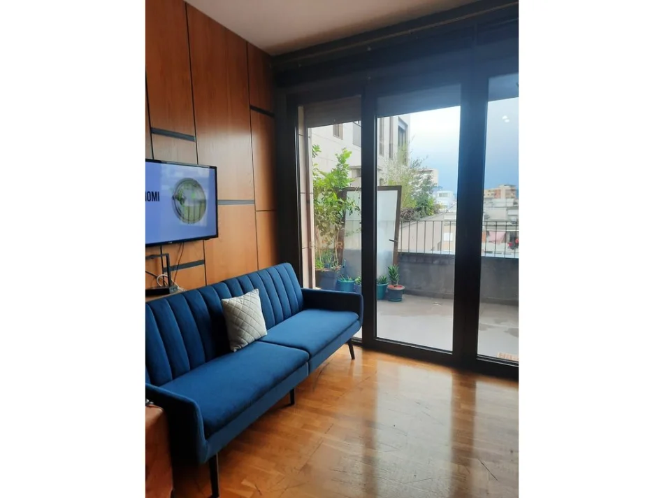 Tirane, jepet me qera apartament 1+1 Kati 5, 90 m² 1.000 € 