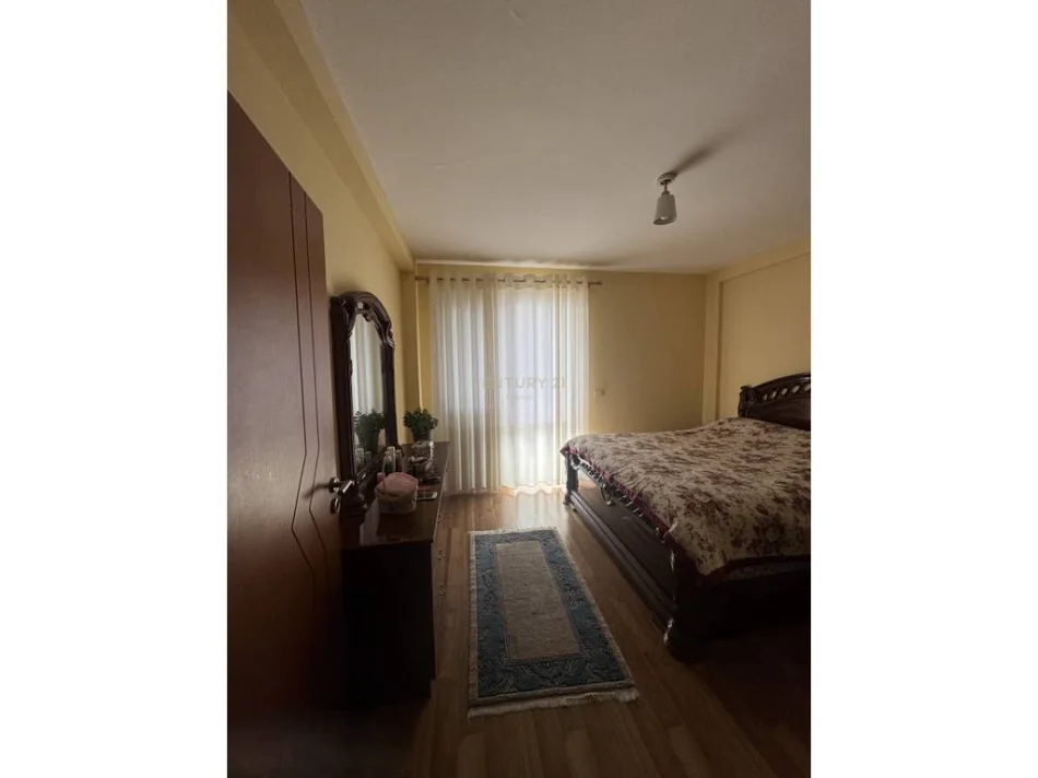 Tirane, jepet me qera apartament 1+1+Ballkon Kati 5, 90 m² 700 € (tirana e re, rruga gjik kuqali)