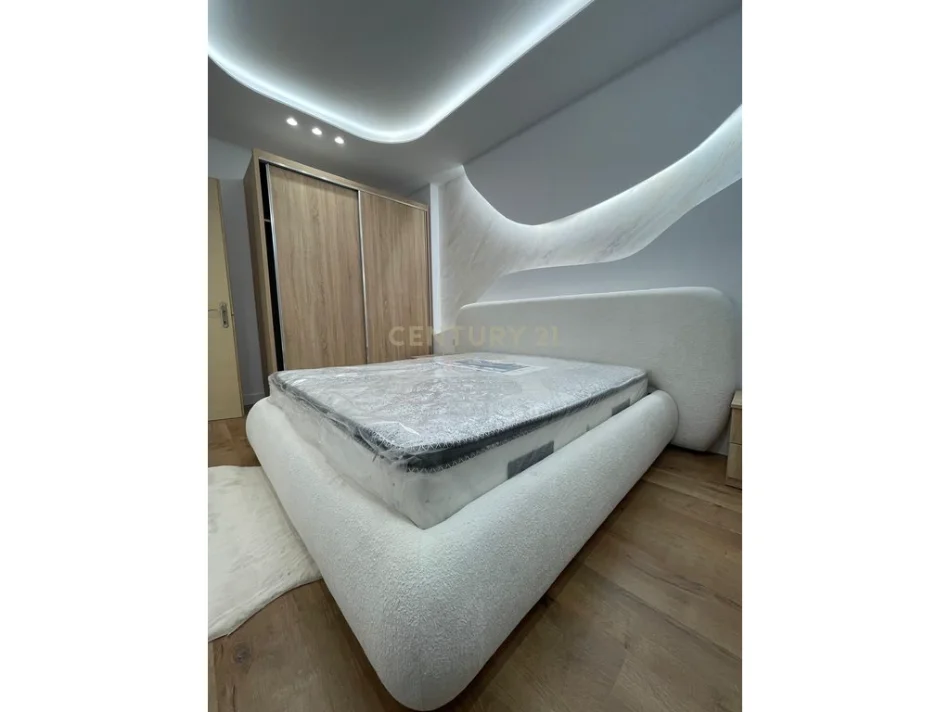 Tirane, jepet me qera apartament 1+1+Ballkon Kati 8, 58 m² 500 € (astiri)