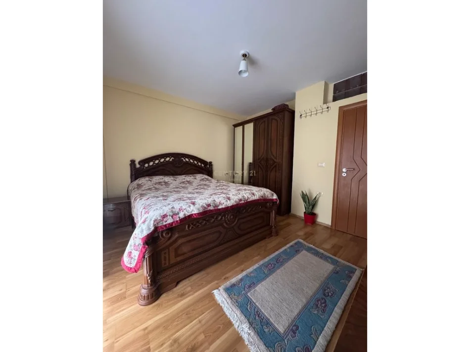 Tirane, jepet me qera apartament 1+1+Ballkon Kati 5, 90 m² 700 € (tirana e re, rruga gjik kuqali)