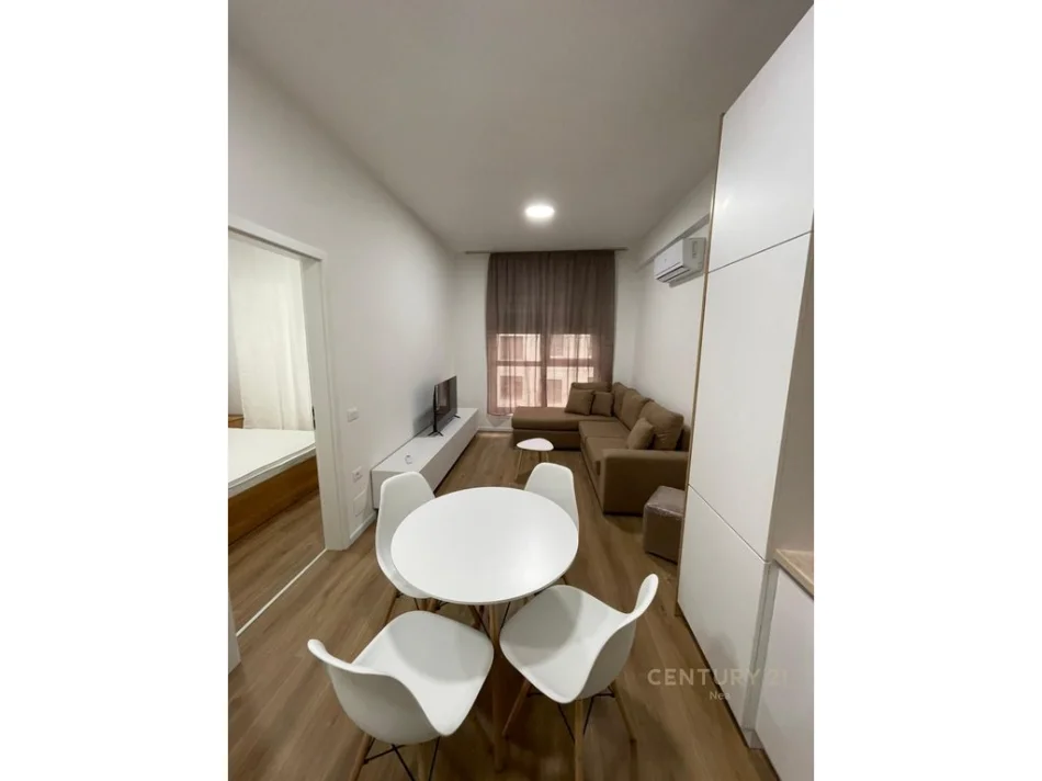 Tirane, jepet me qera apartament 1+1 Kati 3, 45 m² 450 € (Ali Dem)