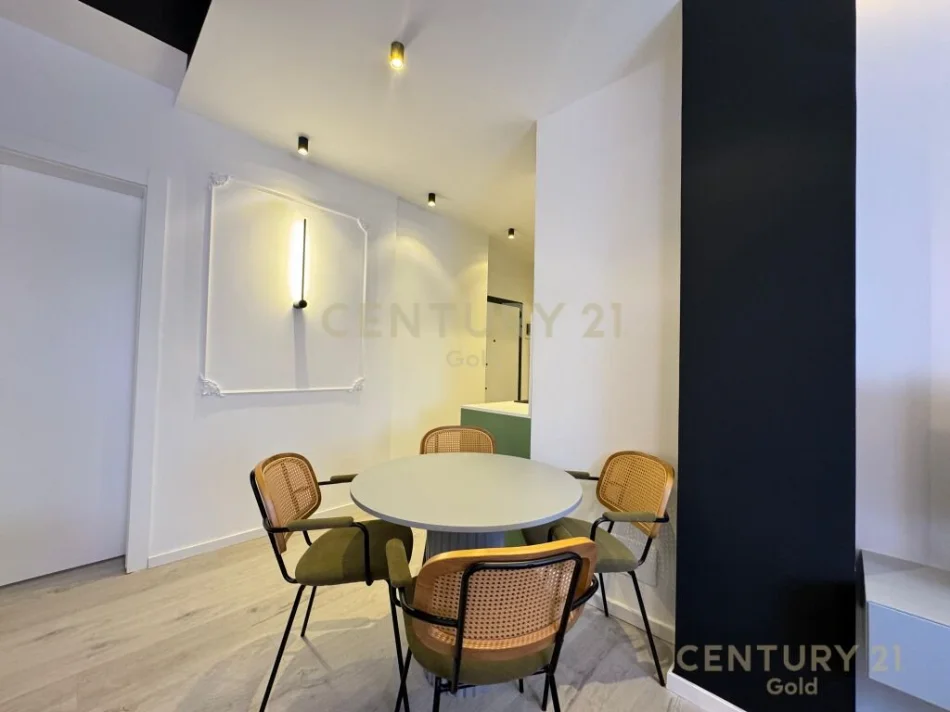 Tirane, jepet me qera garsonier 1+1+Ballkon Kati 4, 38 m² 500 € 