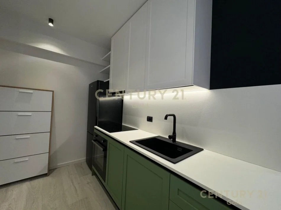 Tirane, jepet me qera garsonier 1+1+Ballkon Kati 4, 38 m² 500 € 