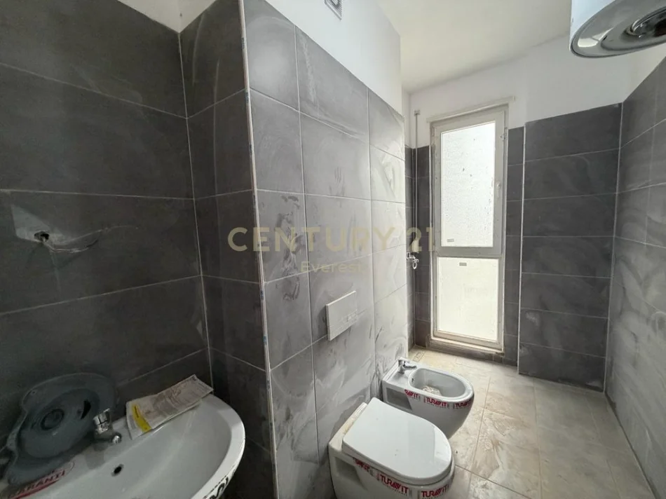 Tirane, shitet apartament 1+1 Kati 6, 71 m² 90.000 € 