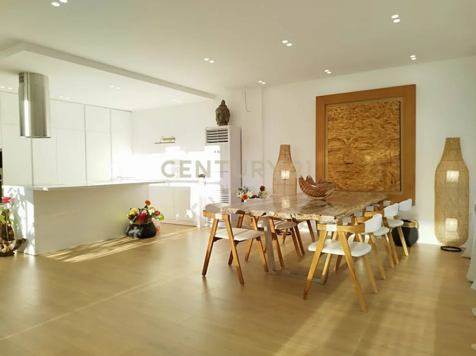 Tirane, shitet Vile 4+1 Kati 2, 2.500 m² 2.200.000 € 