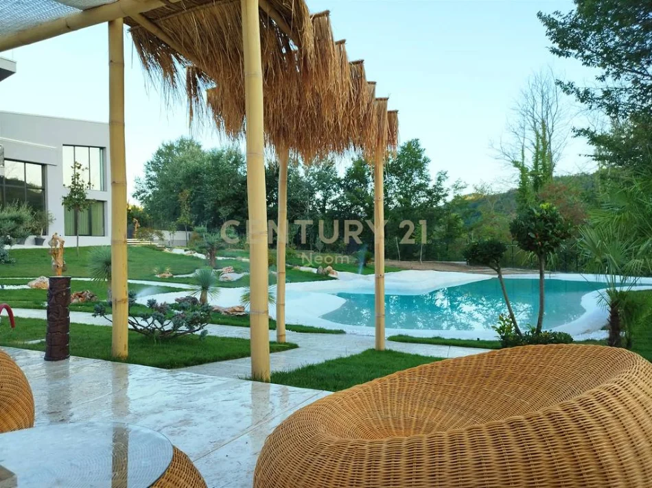 Tirane, shitet Vile 4+1 Kati 2, 2.500 m² 2.200.000 € 