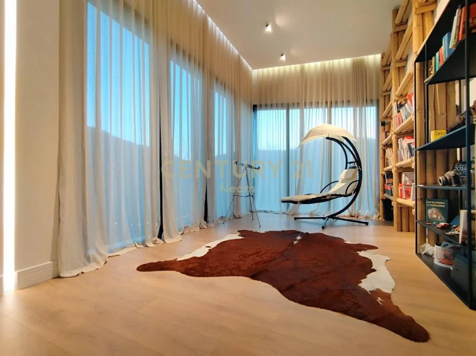 Tirane, shitet Vile 4+1 Kati 2, 2.500 m² 2.200.000 € 