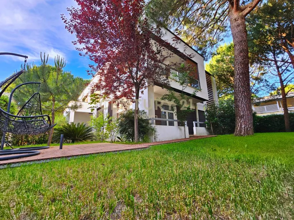 Durres, shitet Vile 4+1 Kati 2, 736 m² 800.000 € 