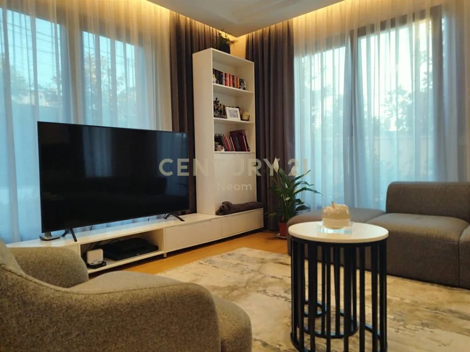 Tirane, shitet Vile 2 Katshe Kati 2, 450 m² 800.000 € 