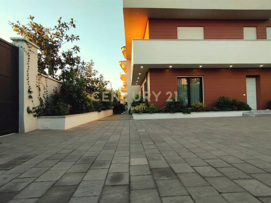 Tirane, shitet Vile 2 Katshe Kati 2, 450 m² 800.000 € 