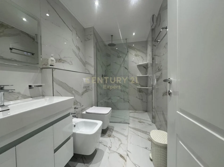 Tirane, shitet apartament duplex Dublex Kati 4, 213 m² 420.000 € 