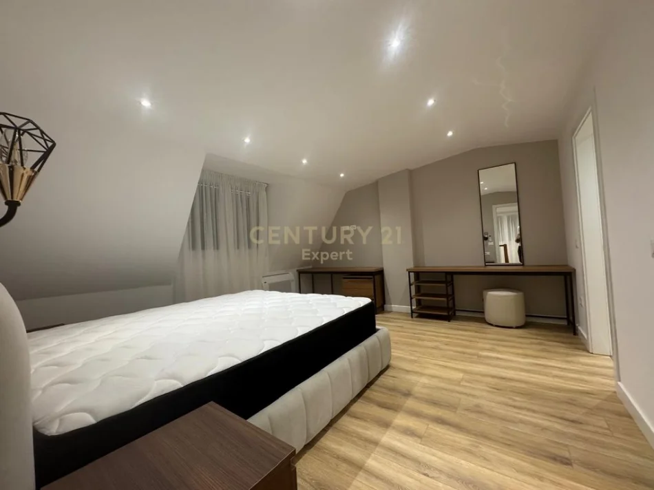 Tirane, shitet apartament duplex Dublex Kati 4, 213 m² 420.000 € 