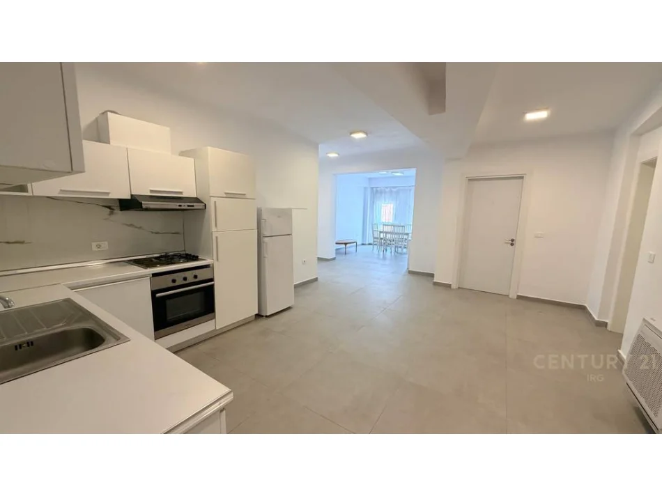 Tirane, shitet apartament 2+1+Ballkon Kati 1, 123 m² 210.000 € (kodra e diellit)