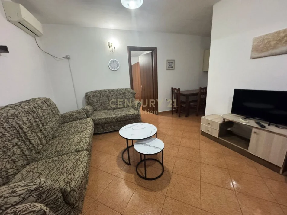 Tirane, jepet me qera apartament 1+1 Kati 6, 60 m² 500 € (Myslym Shyri)