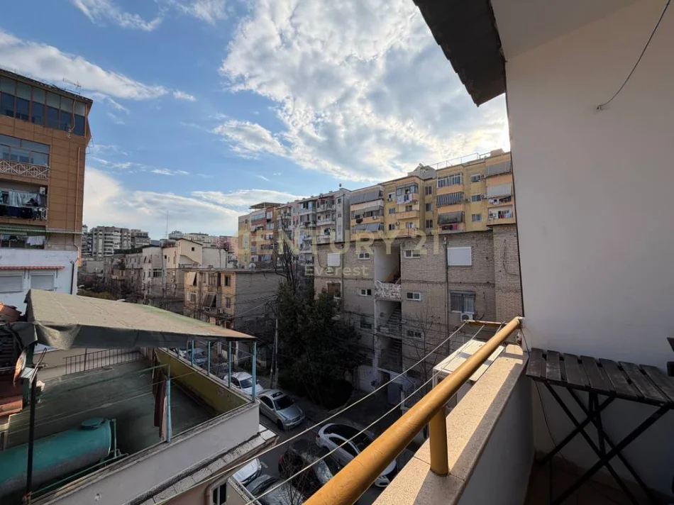 Tirane, shitet apartament 1+1 Kati 4, 52 m² 117.000 € (ISH PARKU) !!!!!