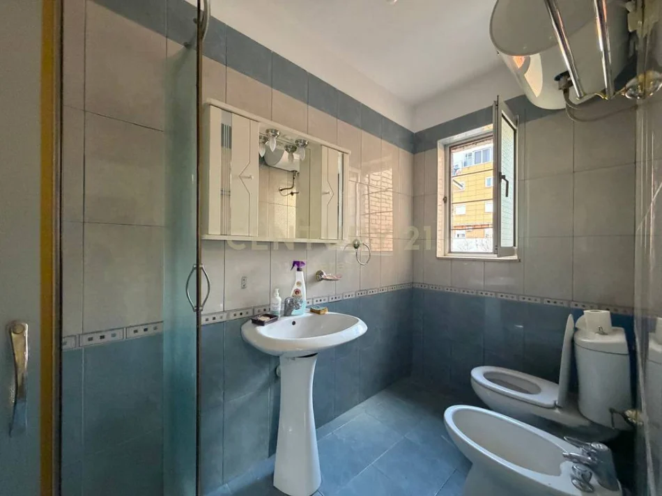 Tirane, shitet apartament 1+1 Kati 4, 52 m² 117.000 € (ISH PARKU) !!!!!