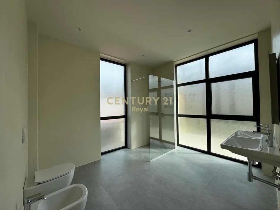 Tirane, jepet me qera Vile 3 Katshe Kati 3, 600 m² 7.000 € (Rolling Hills)