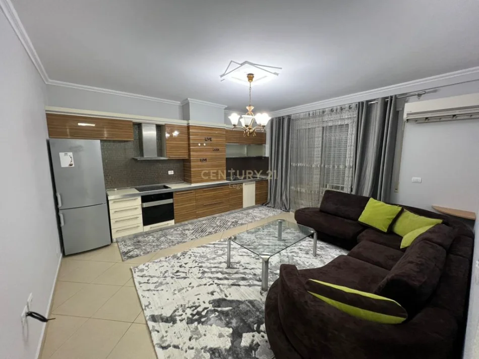 Tirane, jepet me qera apartament 2+1 Kati 5, 108 m² 650 € 